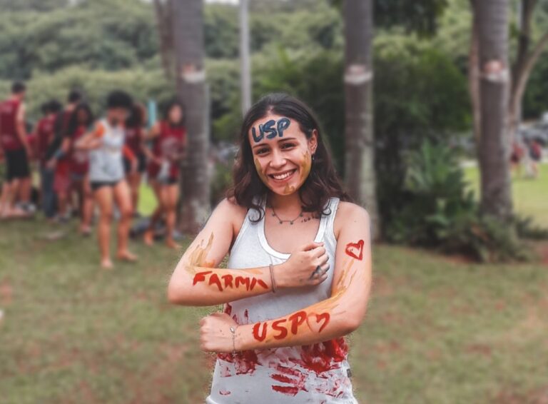 Conheça Ana Carolina Marinho, gaussiana de Farmácia na USP