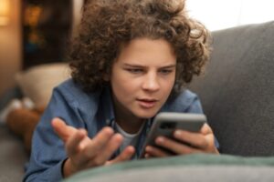 Tudo sobre a proibição do uso de celular nas escolas